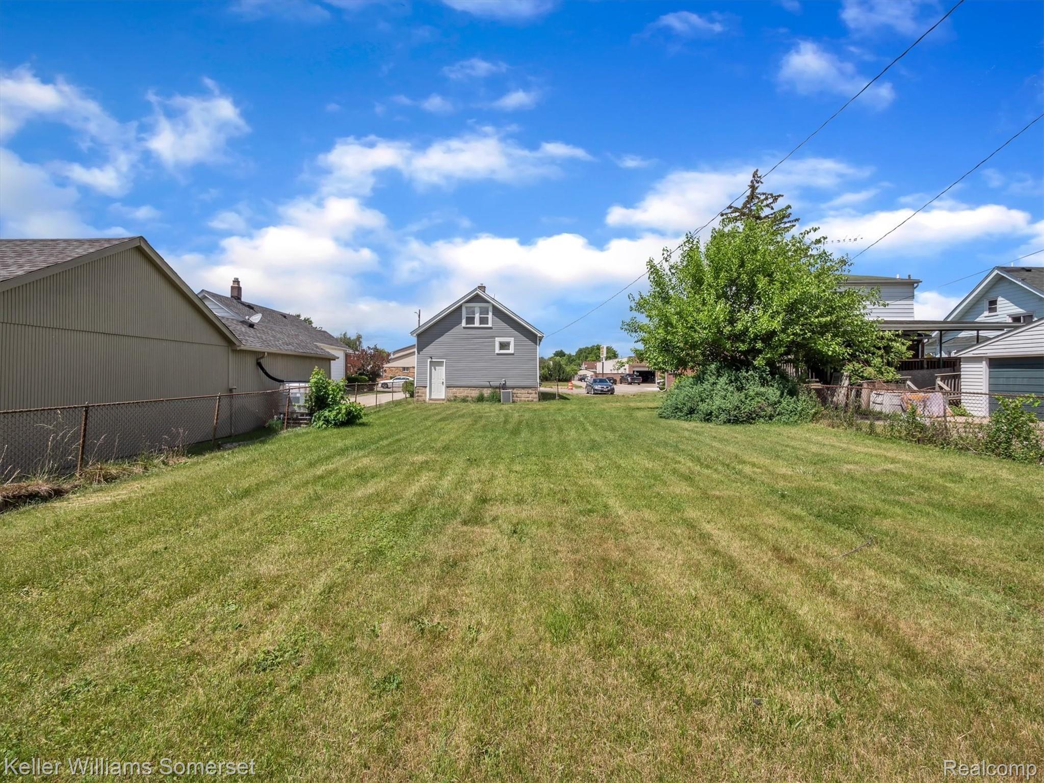 16494 East 10 Mile Road Eastpointe, MI 48021 - Photo 24 of 26 REAR
