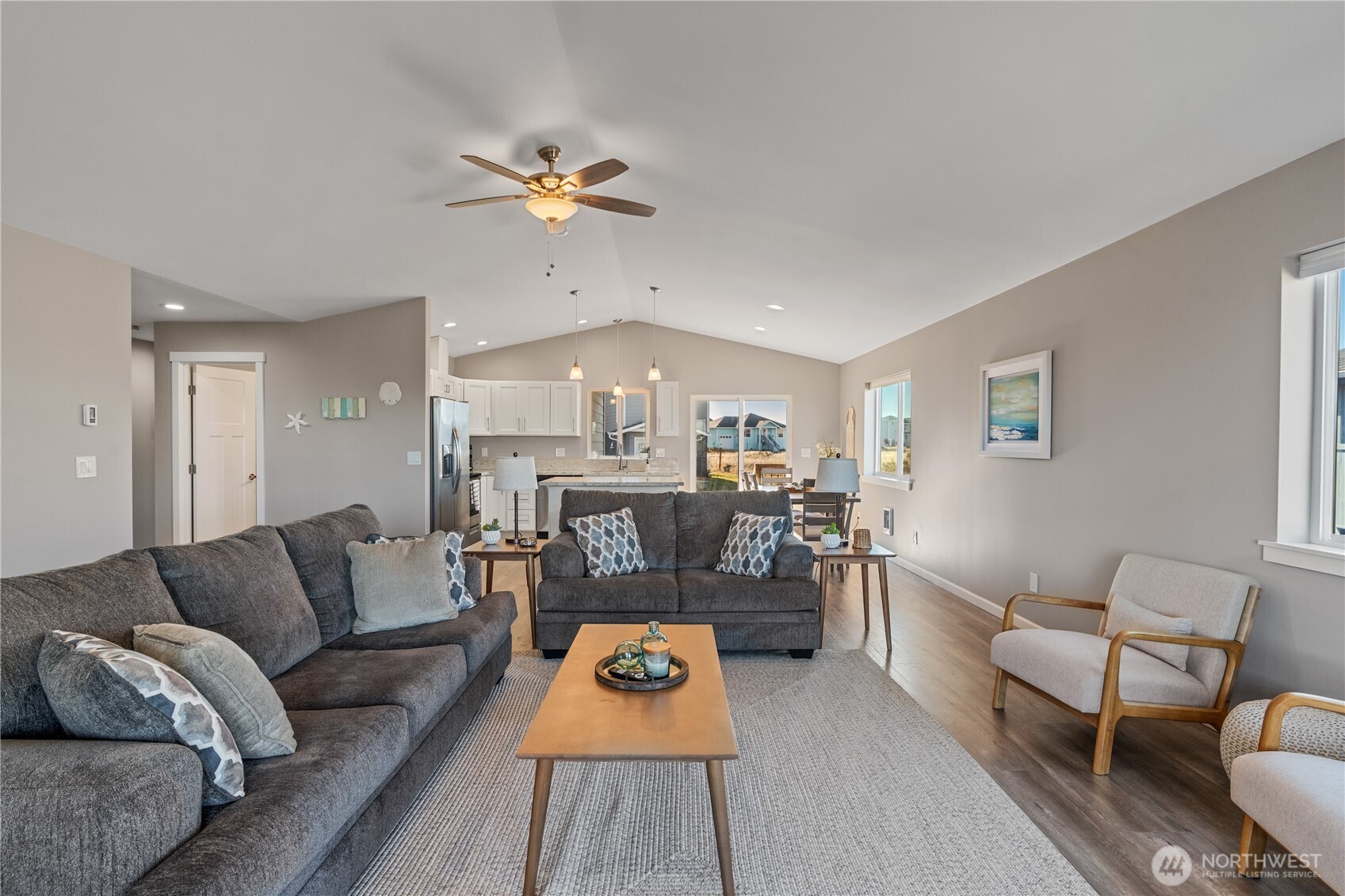 417 Riviera Street Southwest Ocean Shores, WA 98569 - Photo 4 of 37