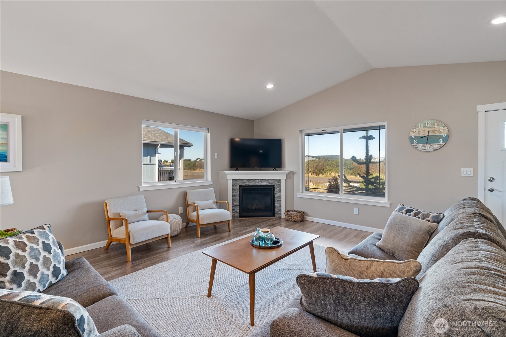 417 Riviera Street Southwest Ocean Shores, WA 98569 - Photo 5 of 37