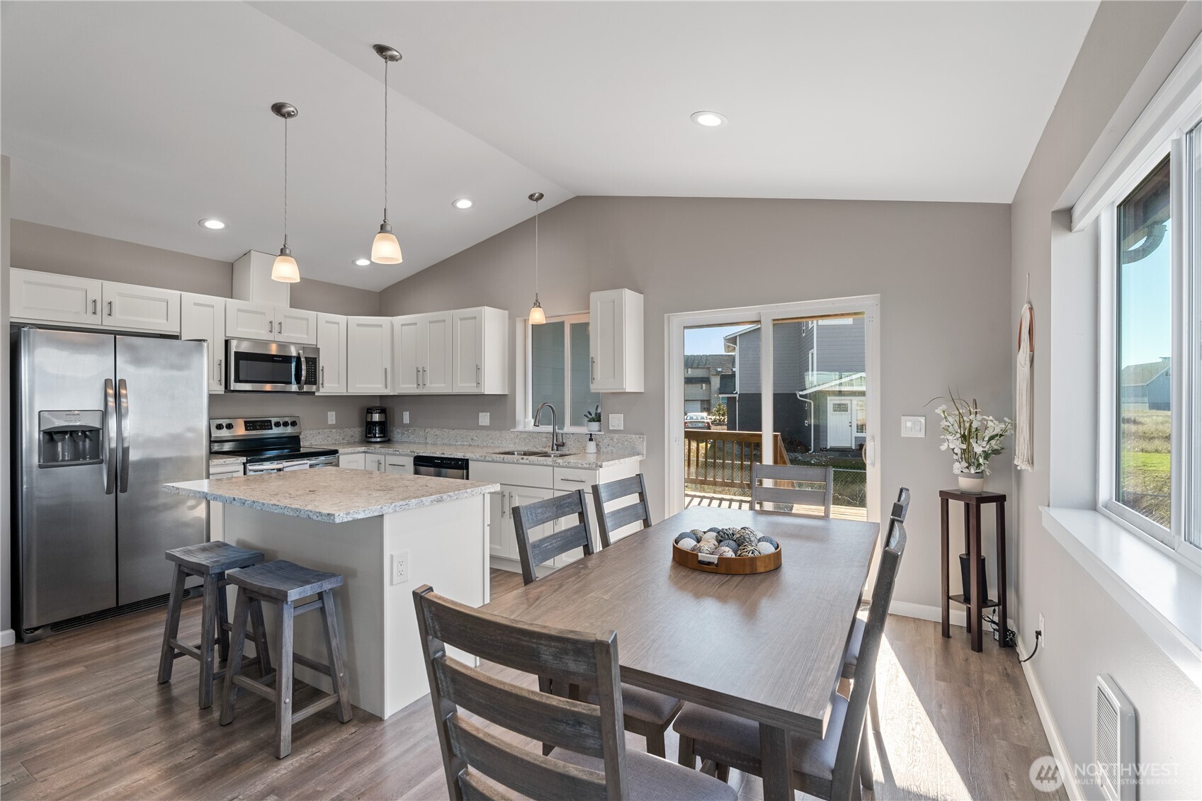 417 Riviera Street Southwest Ocean Shores, WA 98569 - Photo 6 of 37