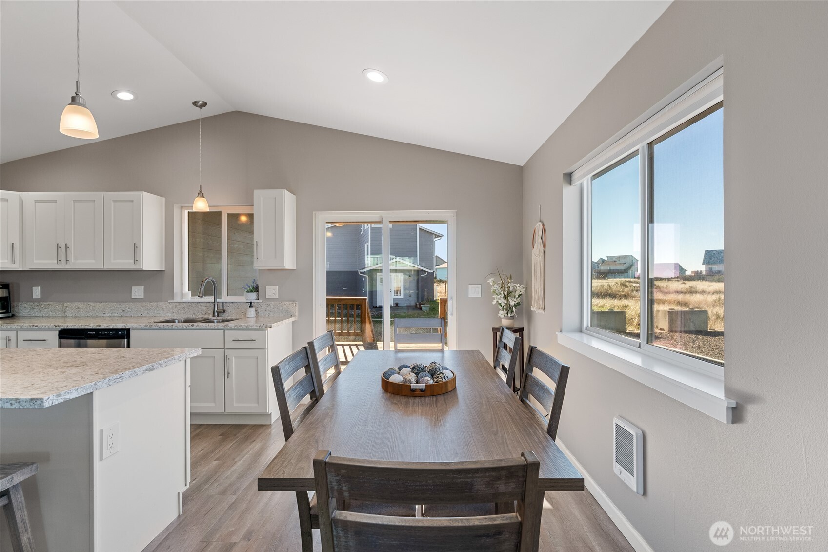 417 Riviera Street Southwest Ocean Shores, WA 98569 - Photo 7 of 37