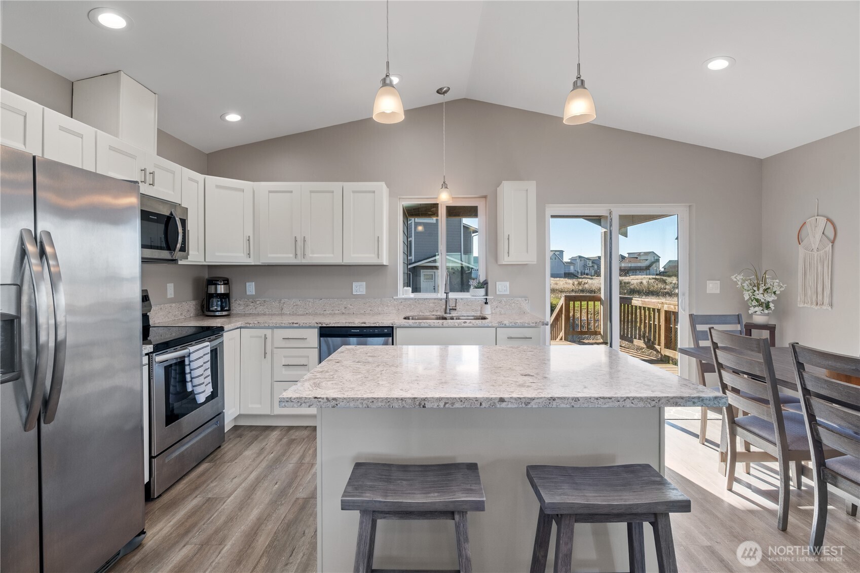 417 Riviera Street Southwest Ocean Shores, WA 98569 - Photo 8 of 37