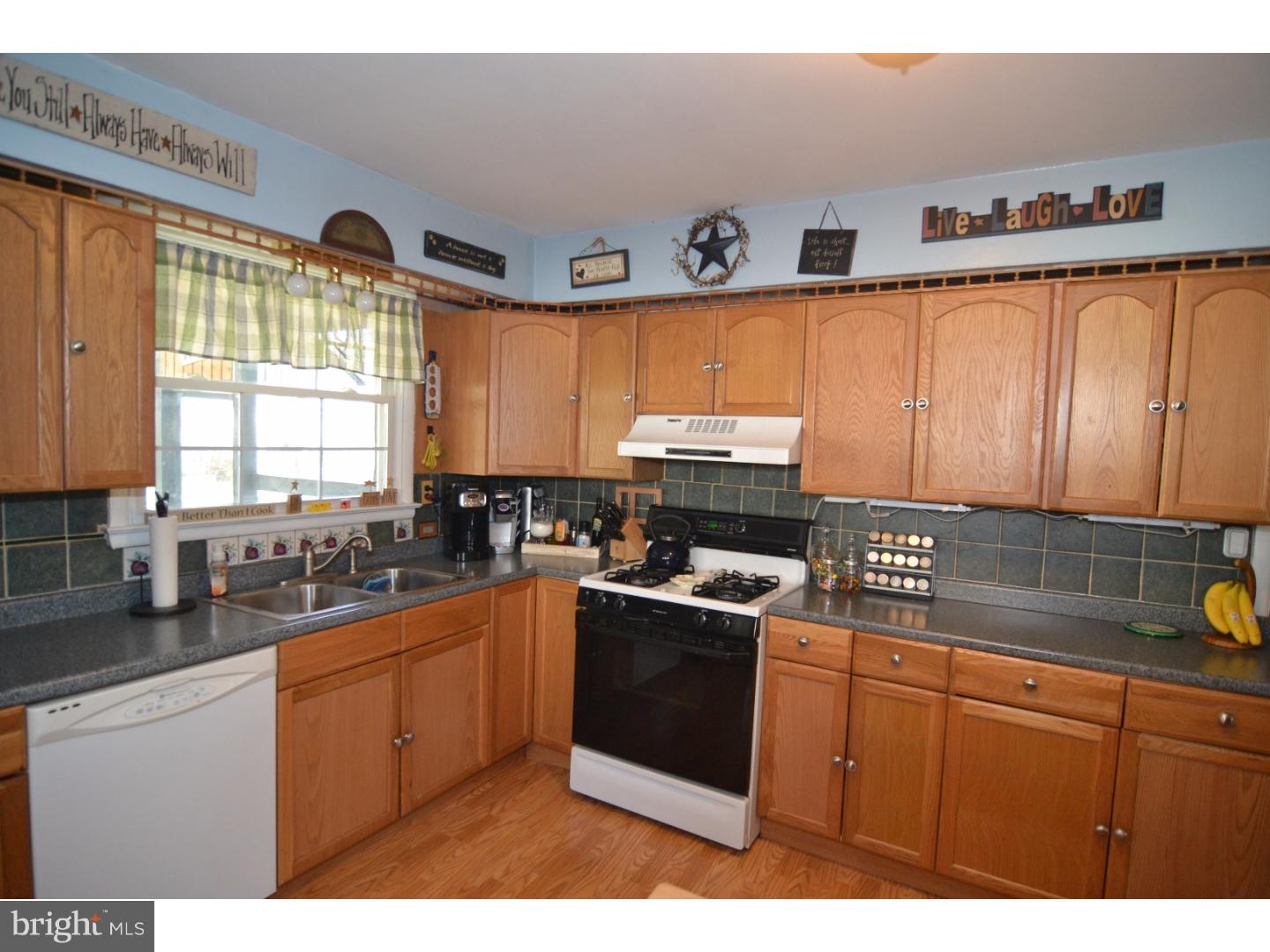 419 Yorkshire Road Cherry Hill, NJ 08034 - Photo 4 of 13 Gallery Image 4