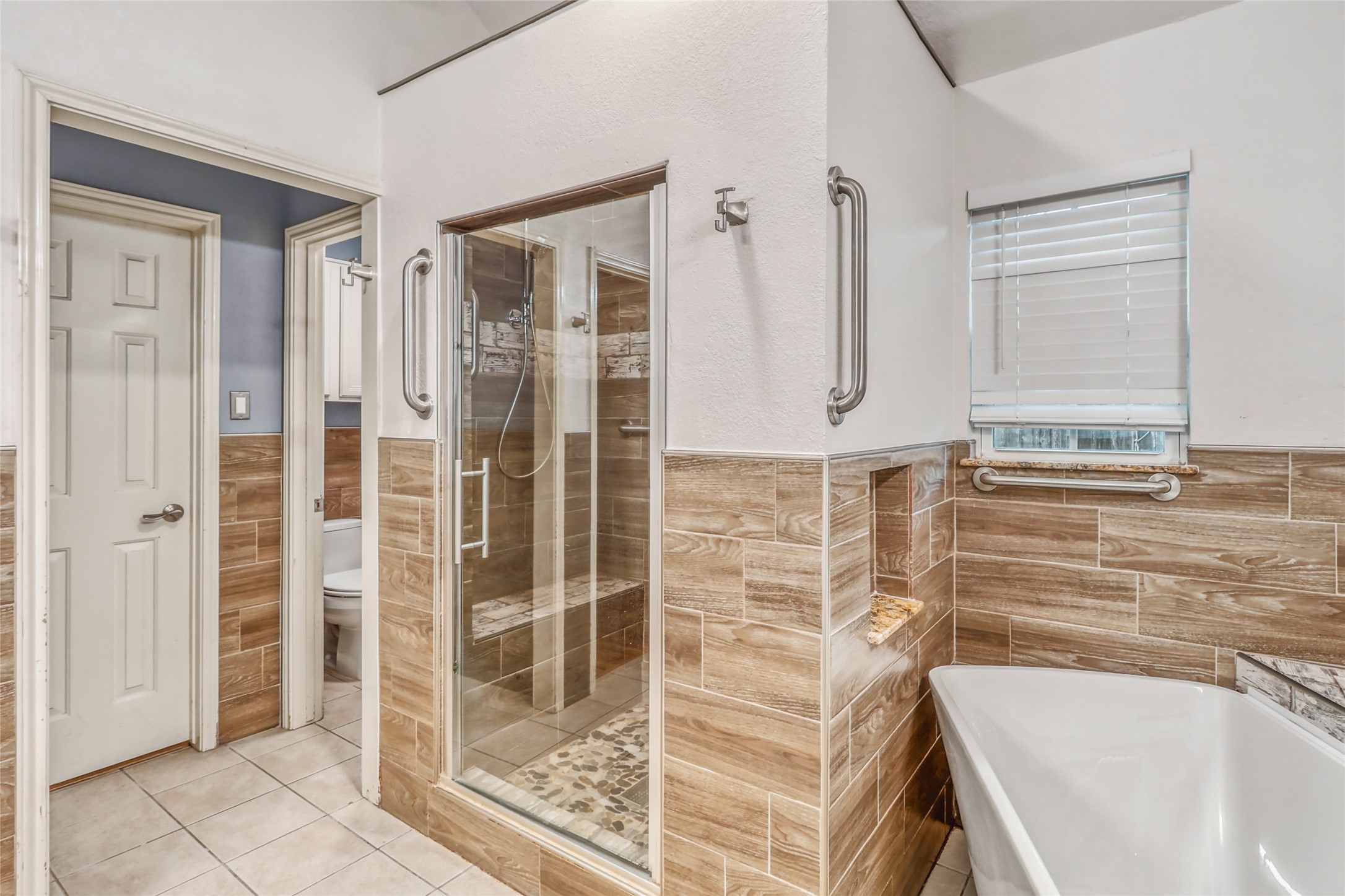 7215 Pembrough Lane Katy, TX 77494 - Photo 19 of 20 a bathroom with a tub shower and sink