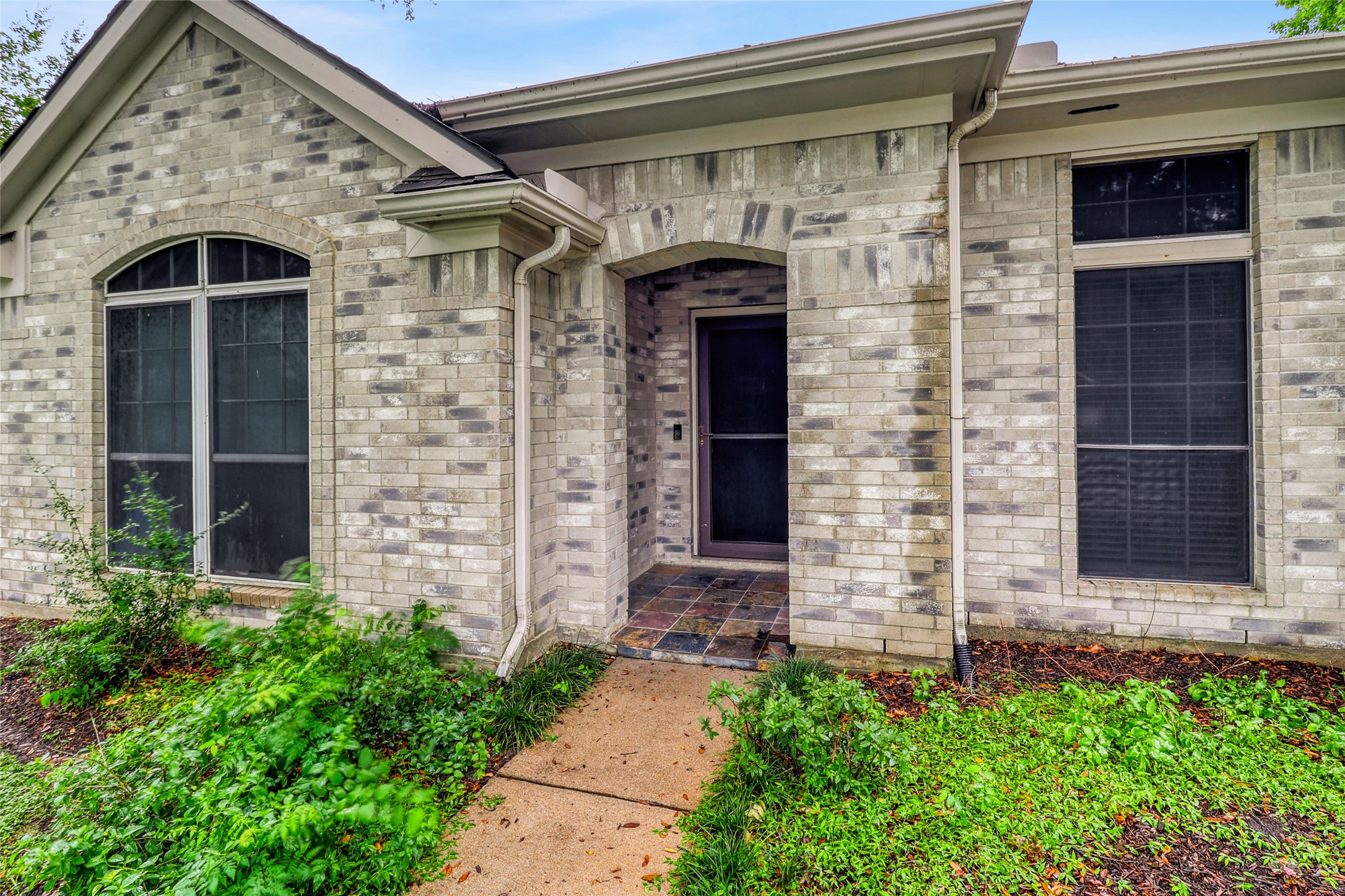 7215 Pembrough Lane Katy, TX 77494 - Photo 2 of 20 a front view of a house with a garden