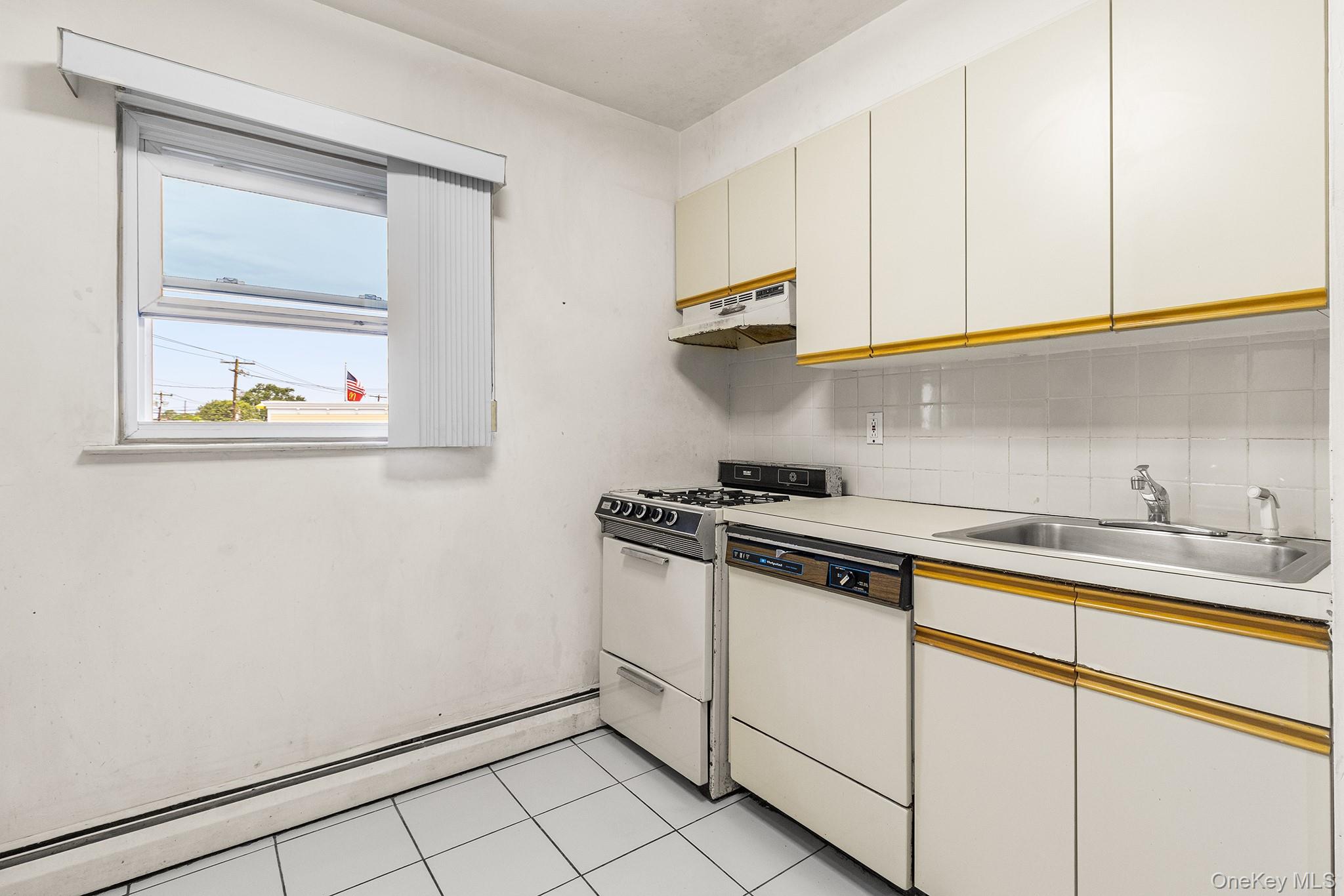 490 Main Street, Unit A7 Farmingdale, NY 11735 - Photo 4 of 11