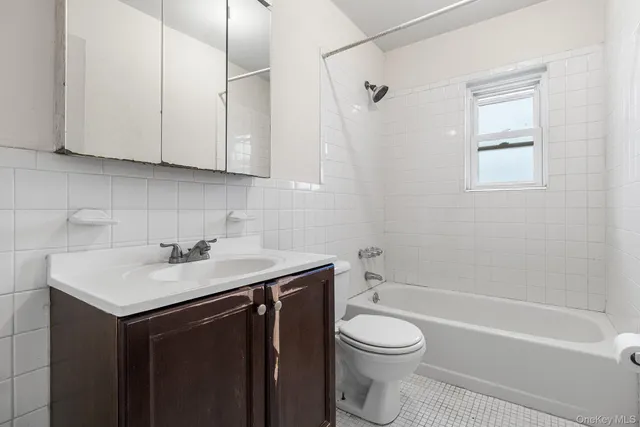 $225,000 | 490 Main Street, Unit A7, Farmingdale, NY 11735