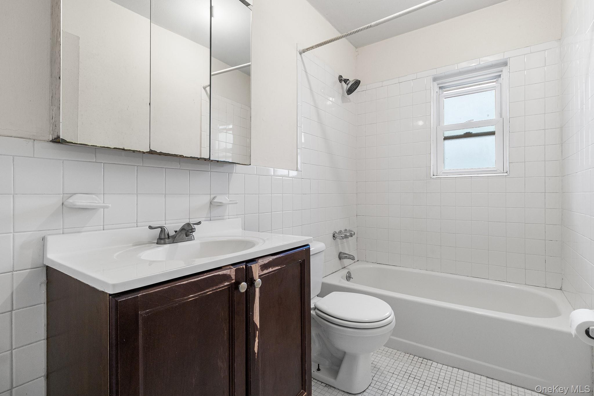 490 Main Street, Unit A7 Farmingdale, NY 11735 - Photo 5 of 11