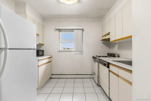 $225,000 | 490 Main Street, Unit A7, Farmingdale, NY 11735