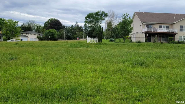 $40,000 | 1808 East 6th Street, Unit A, Coal Valley, IL 61240