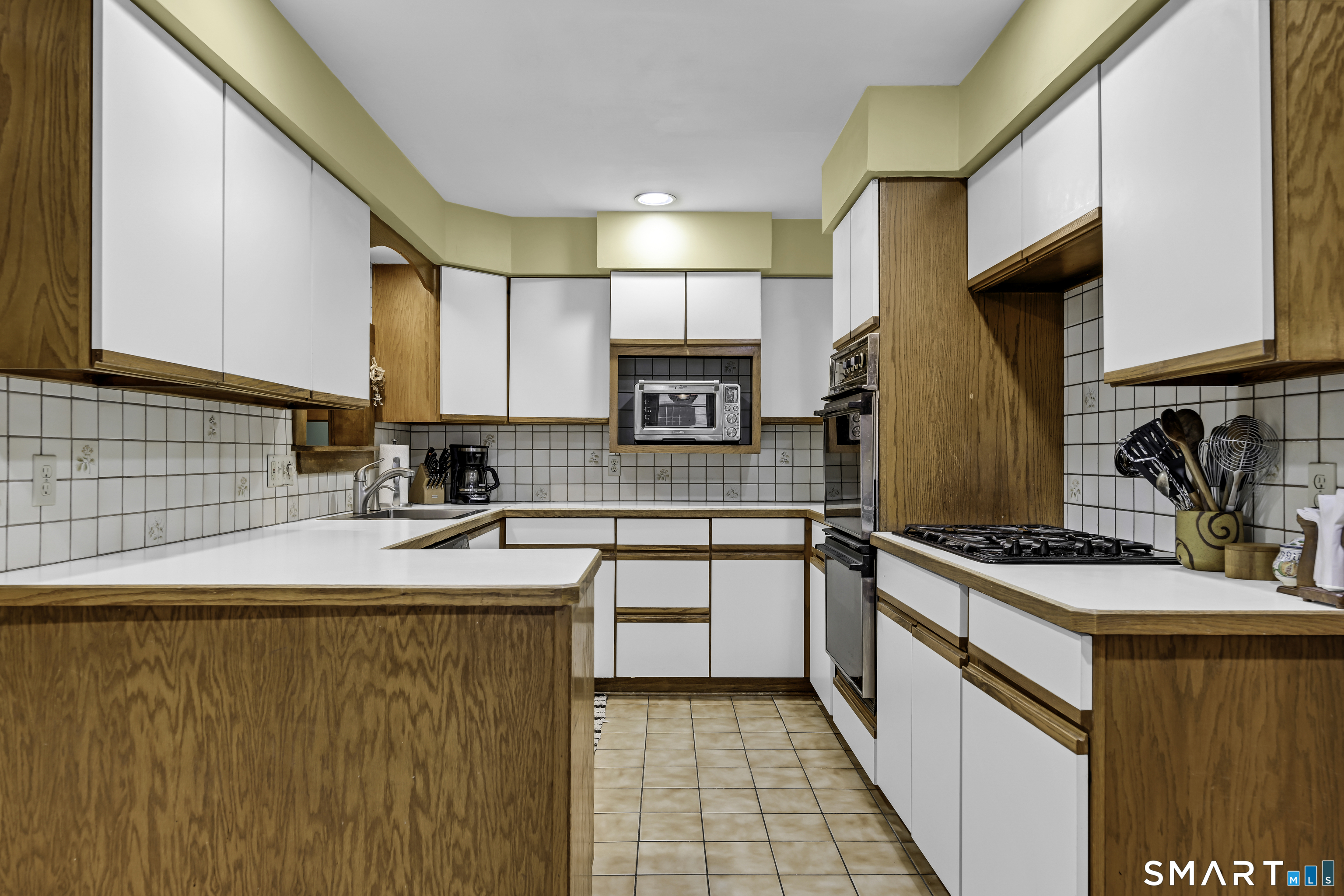 40 Filbert Street Hamden, CT 06517 - Photo 12 of 39 Plenty of counter space!