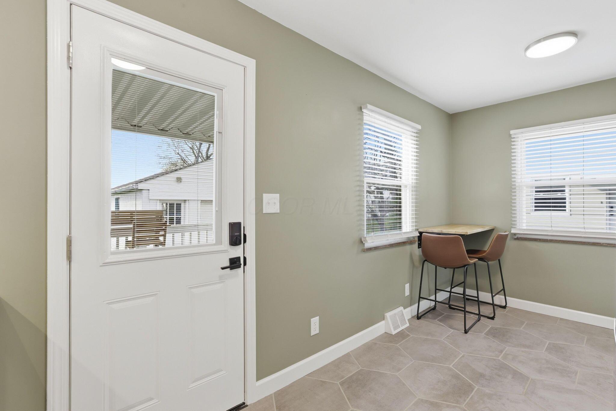 3645 Maize Road Columbus, OH 43224 - Photo 17 of 50 16-web-or-mls-939A9995