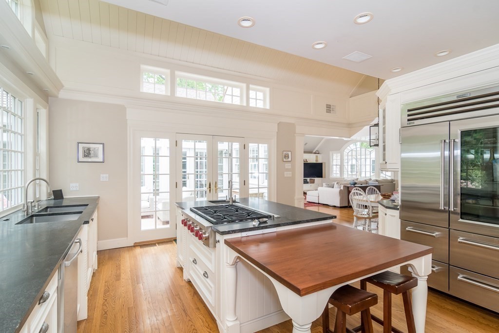 71 Carisbrooke Road Wellesley, MA 02481 - Photo 4 of 24