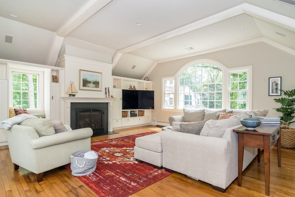 71 Carisbrooke Road Wellesley, MA 02481 - Photo 6 of 24