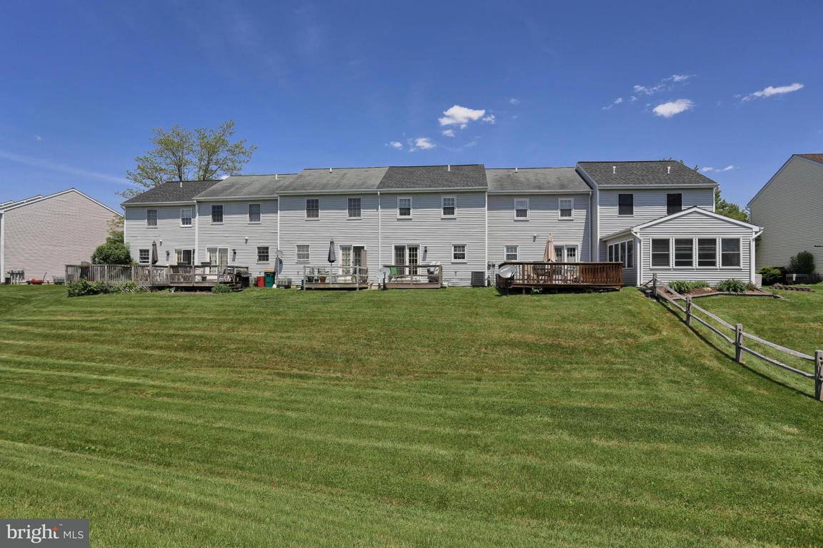71 Laurie Lane Lititz, PA 17543 - Photo 3 of 21