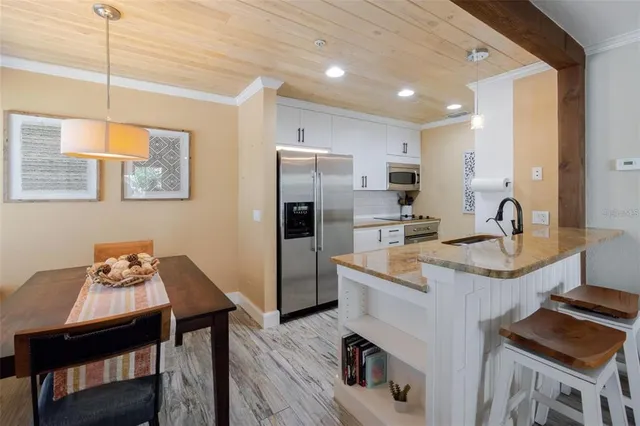 $245,000 | 850 South Tamiami Trail, Unit 836, Sarasota, FL 34236