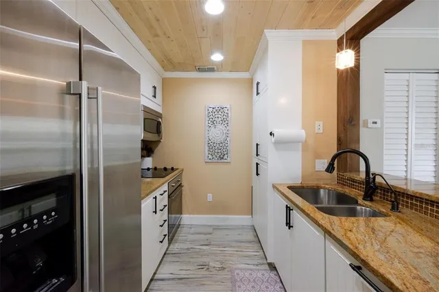 $245,000 | 850 South Tamiami Trail, Unit 836, Sarasota, FL 34236