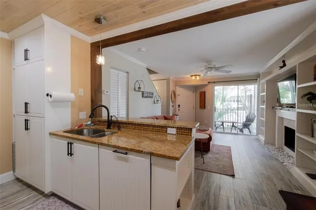 $245,000 | 850 South Tamiami Trail, Unit 836, Sarasota, FL 34236