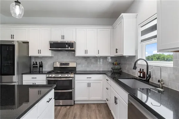 $399,000 | 3102 Katy Trail Drive, Harrisonville, MO 64701