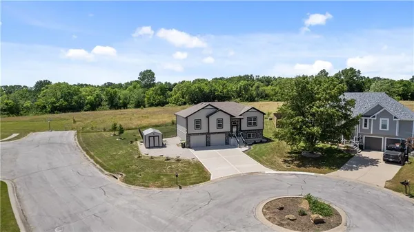 $399,000 | 3102 Katy Trail Drive, Harrisonville, MO 64701
