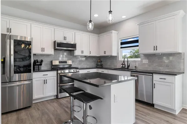 $399,000 | 3102 Katy Trail Drive, Harrisonville, MO 64701