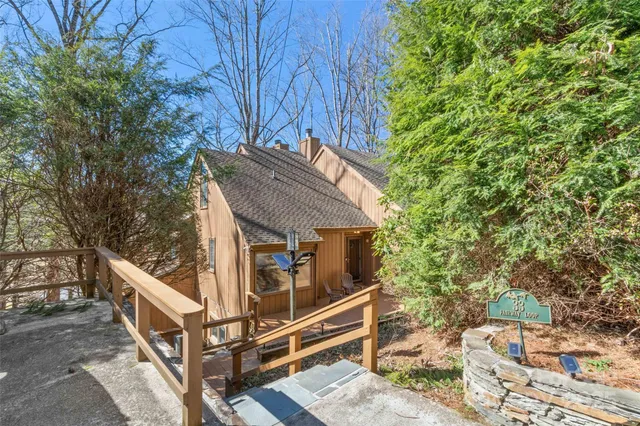 $335,000 | 33 Fairway Loop, Burnsville, NC 28714