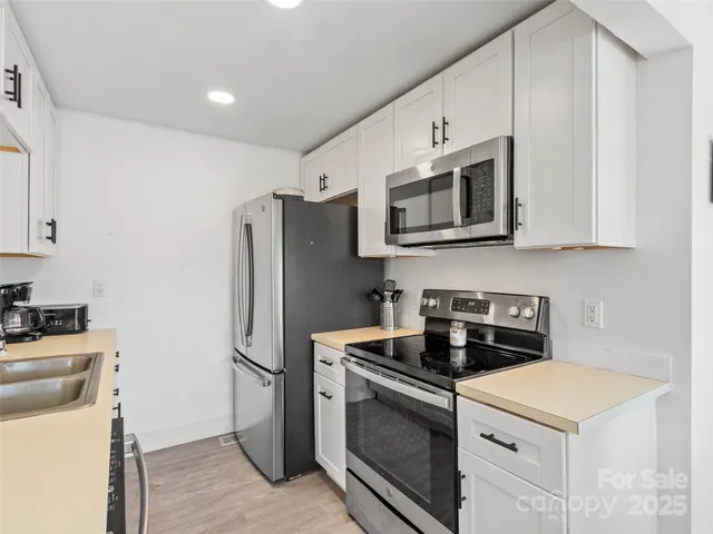 $335,000 | 33 Fairway Loop, Burnsville, NC 28714