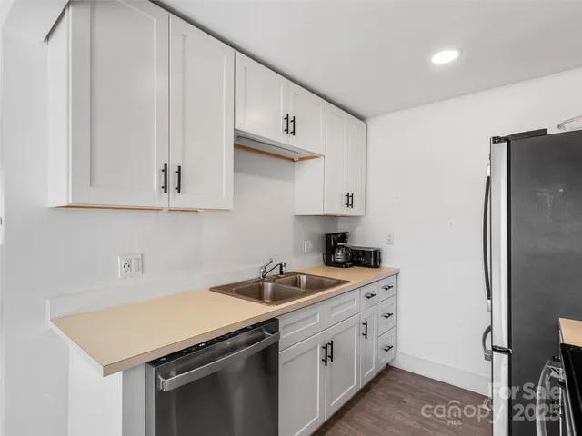 $335,000 | 33 Fairway Loop, Burnsville, NC 28714