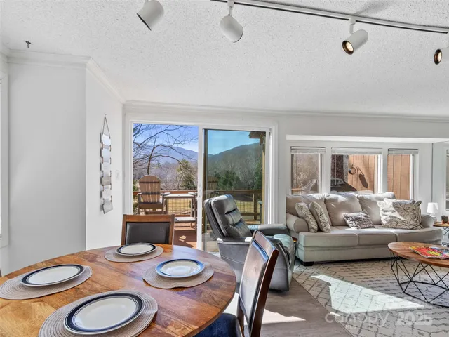 $335,000 | 33 Fairway Loop, Burnsville, NC 28714