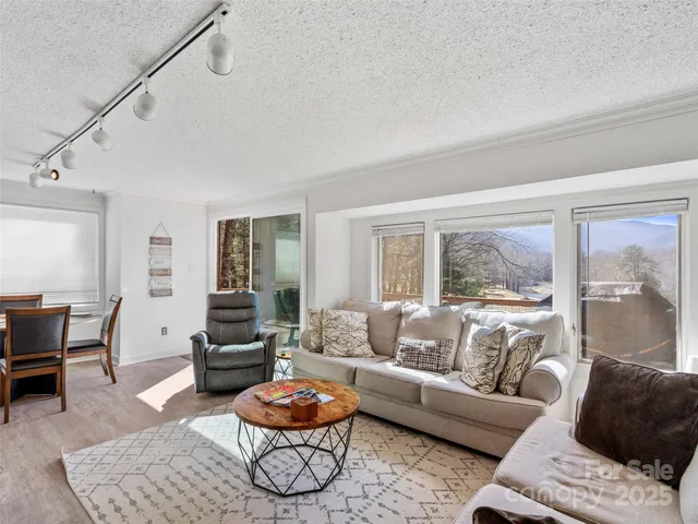 $335,000 | 33 Fairway Loop, Burnsville, NC 28714