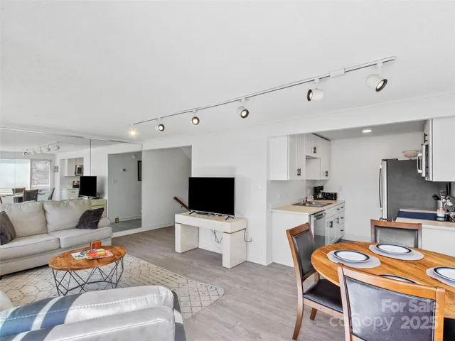 $335,000 | 33 Fairway Loop, Burnsville, NC 28714