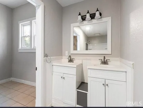 $180,000 | 210 North Oak Street, Redkey, IN 47373
