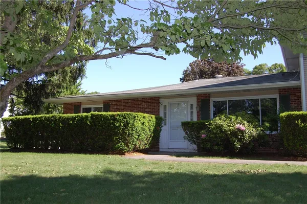 $389,900 | 571 Pocasset Court, Warwick, RI 02886