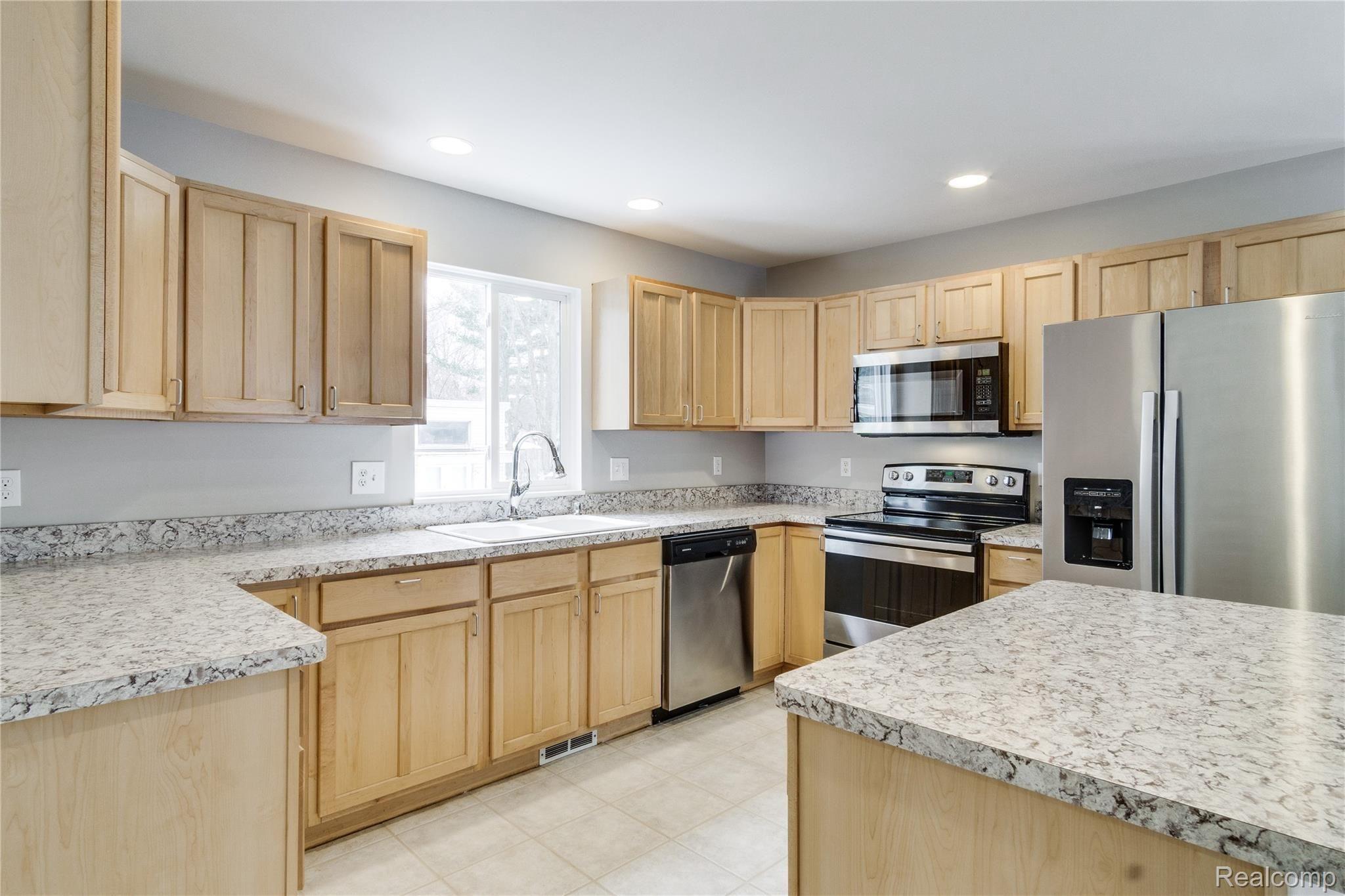 1533 Paramount Street Novi, MI 48377 - Photo 3 of 51 Interiors (7 of 43).jpg
