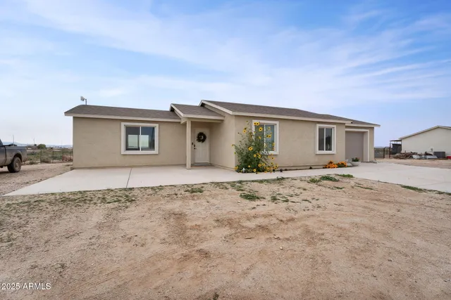 $1,800 | 17213 North Christensen Road, Florence, AZ 85132