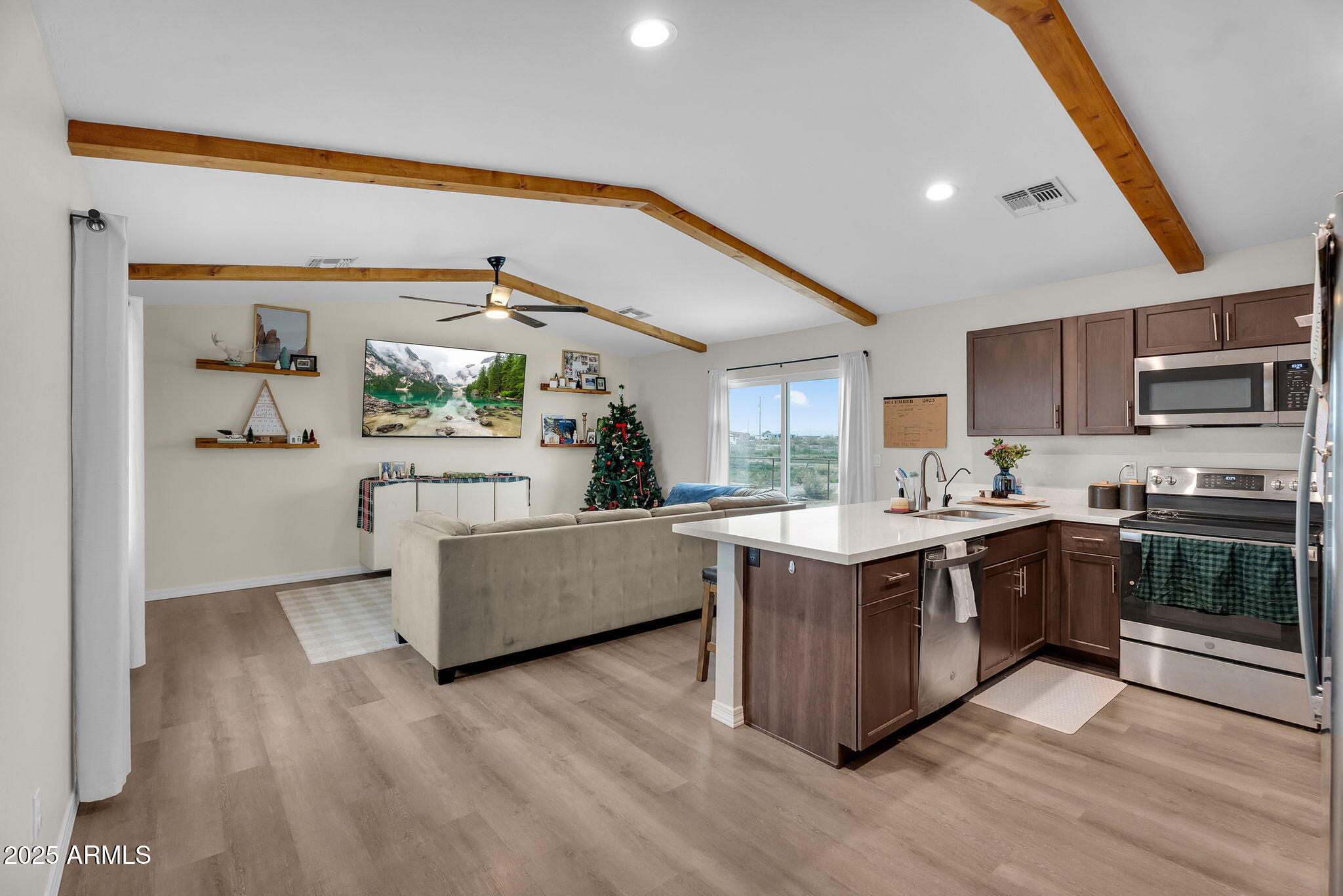 17213 North Christensen Road Florence, AZ 85132 - Photo 8 of 24 Living