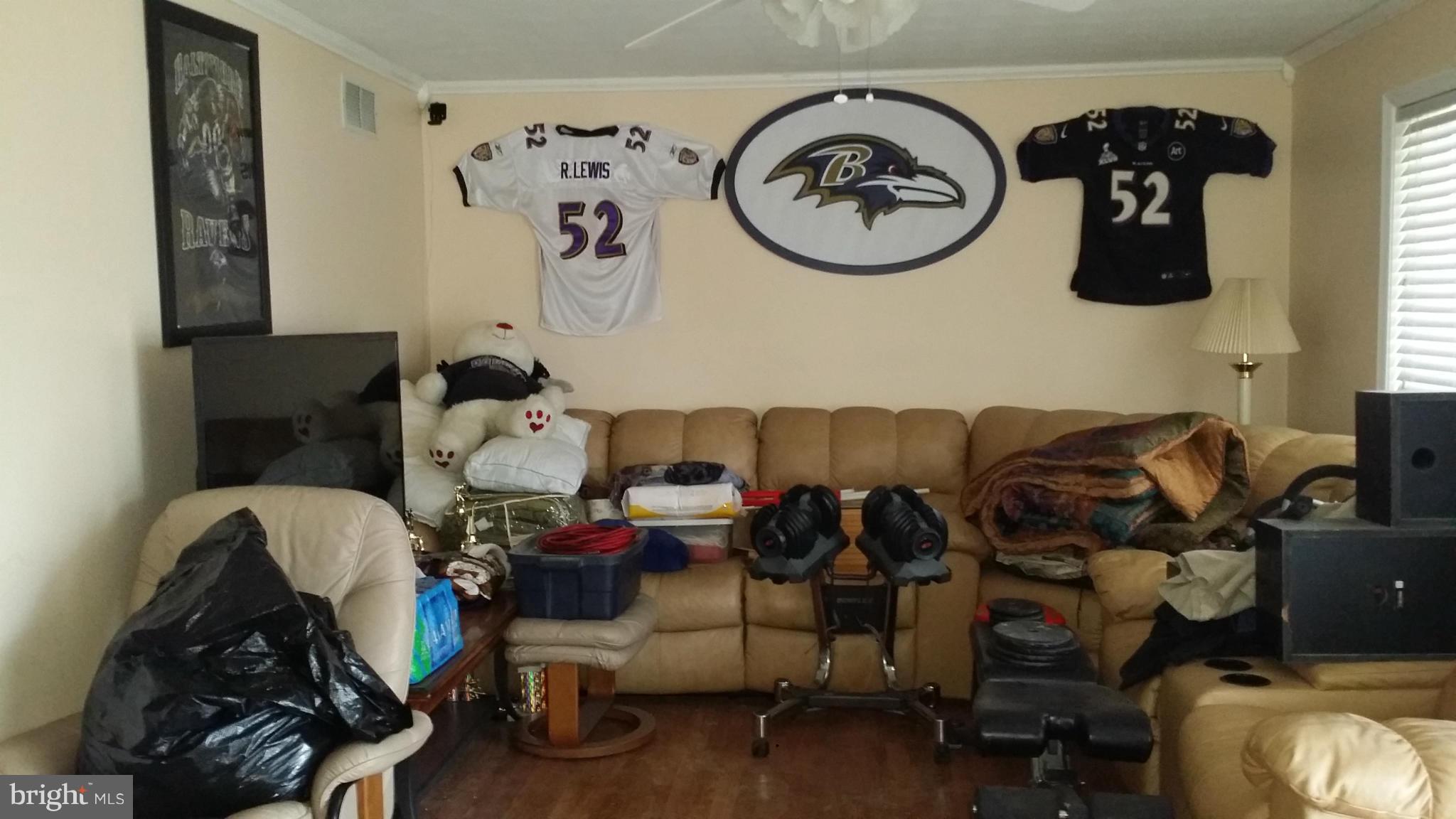 1730 Glen Curtis Road Baltimore, MD 21221 - Photo 2 of 12 Living Room