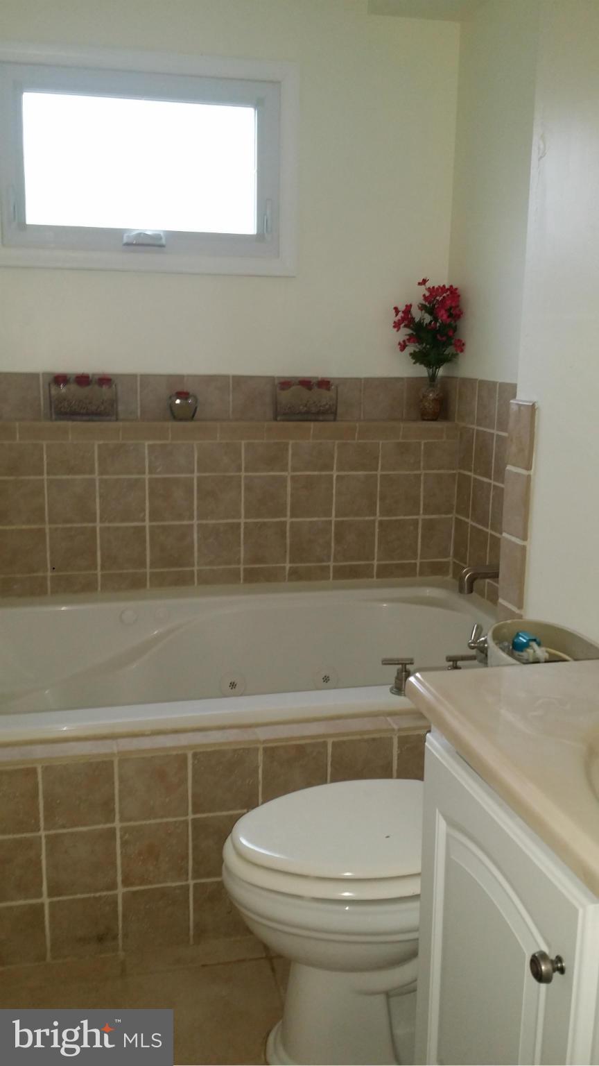 1730 Glen Curtis Road Baltimore, MD 21221 - Photo 9 of 12 Bath