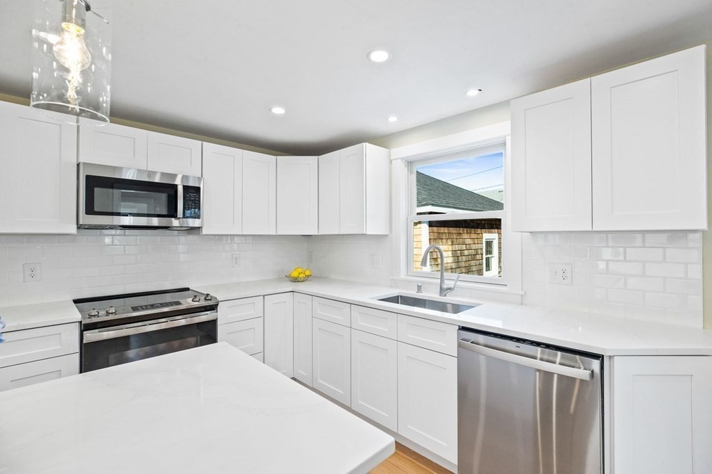 21 Fay Road Scituate, MA 02066 - Photo 8 of 39 Gallery Image 8