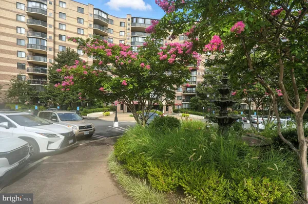 $650,000 | 8370 Greensboro Drive, Unit 614, McLean, VA 22102