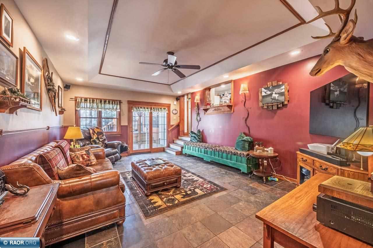 324 8th Street Northeast Chisholm, MN 55719 - Photo 3 of 27
