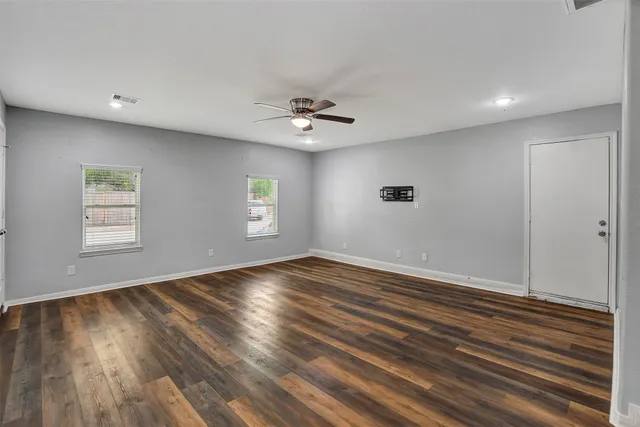 a view of empty room with window