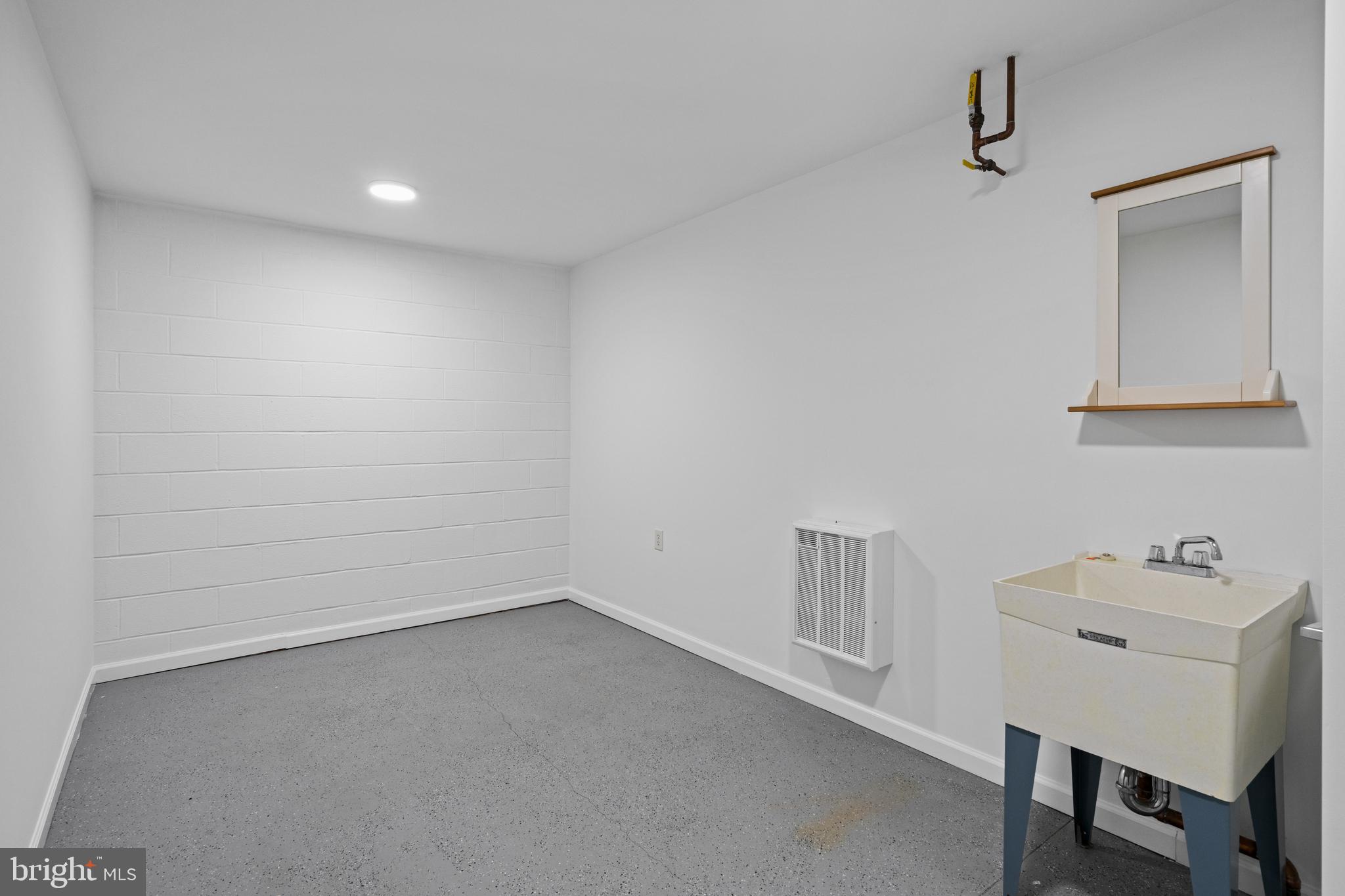 2341 Wallace Street, Unit B Philadelphia, PA 19130 - Photo 38 of 45 a room with a window