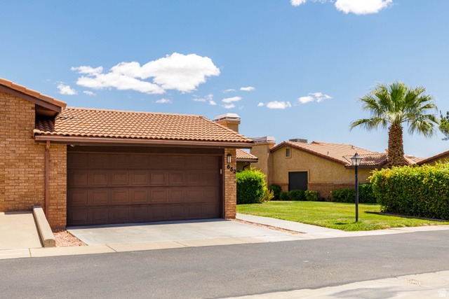 652 Ridge Rim Way St. George, UT 84770 - Photo 3 of 45