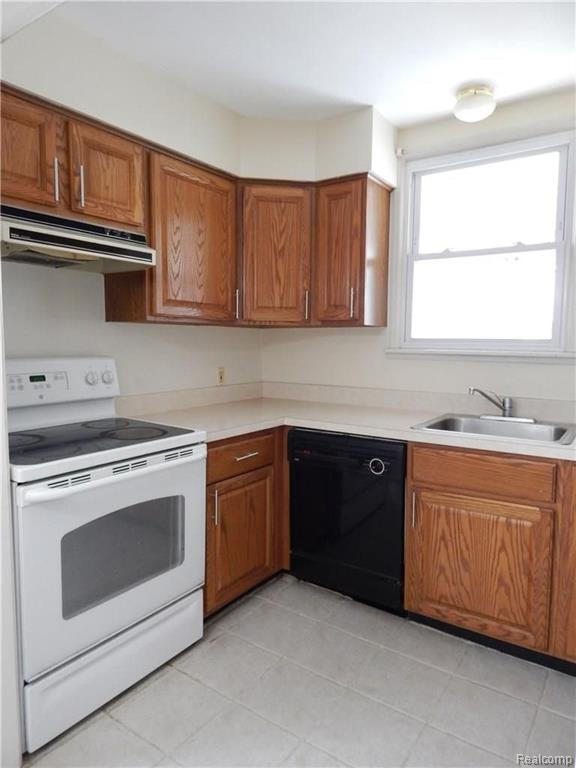 2181 Hampton Road Grosse Pointe Woods, MI 48236 - Photo 13 of 33