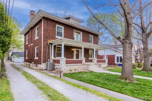 $229,900 | 1403 Liberty Street, Alton, IL 62002