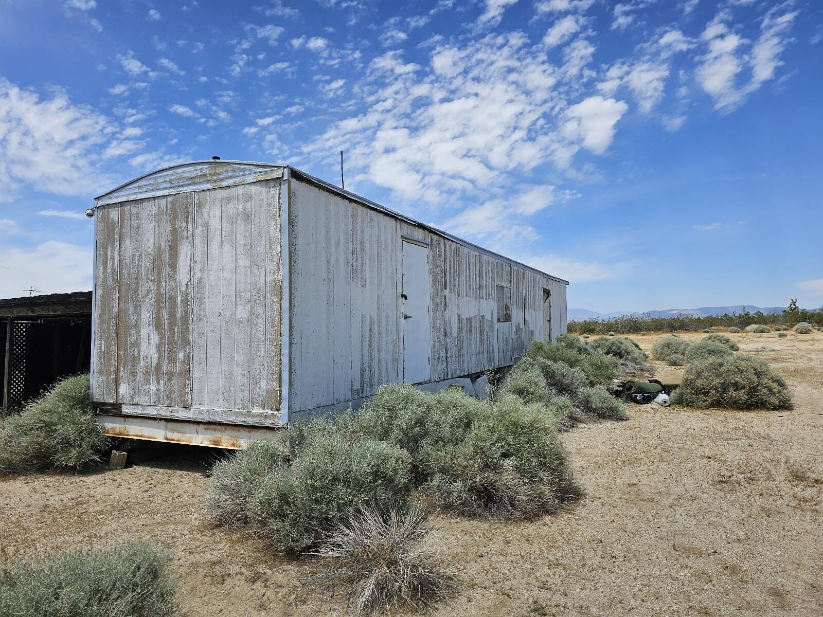 Gaskell Road Rosamond, CA 93560 - Photo 33 of 50 a backyard of a house