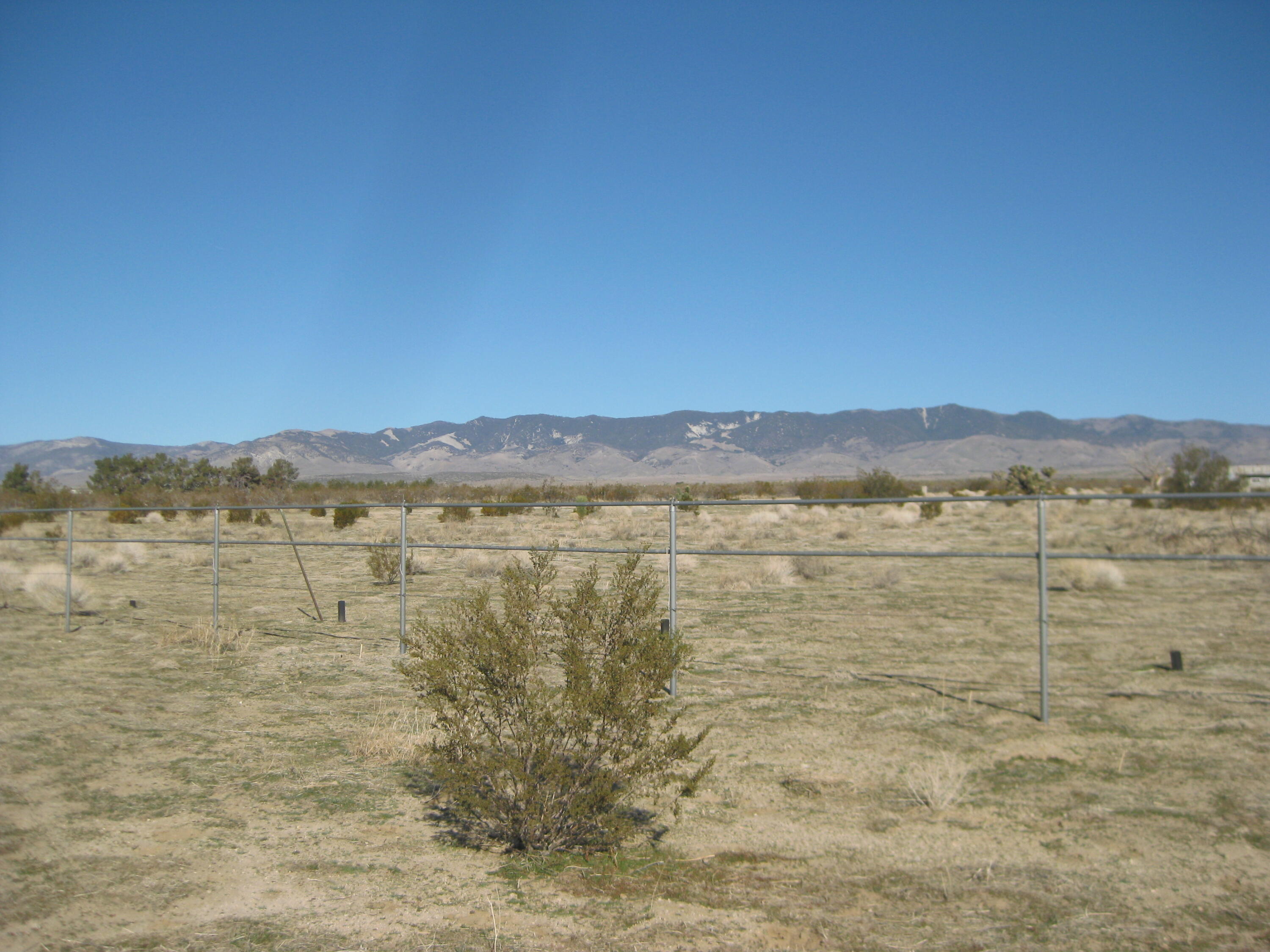 Gaskell Road Rosamond, CA 93560 - Photo 43 of 50 a view of lake and mountain