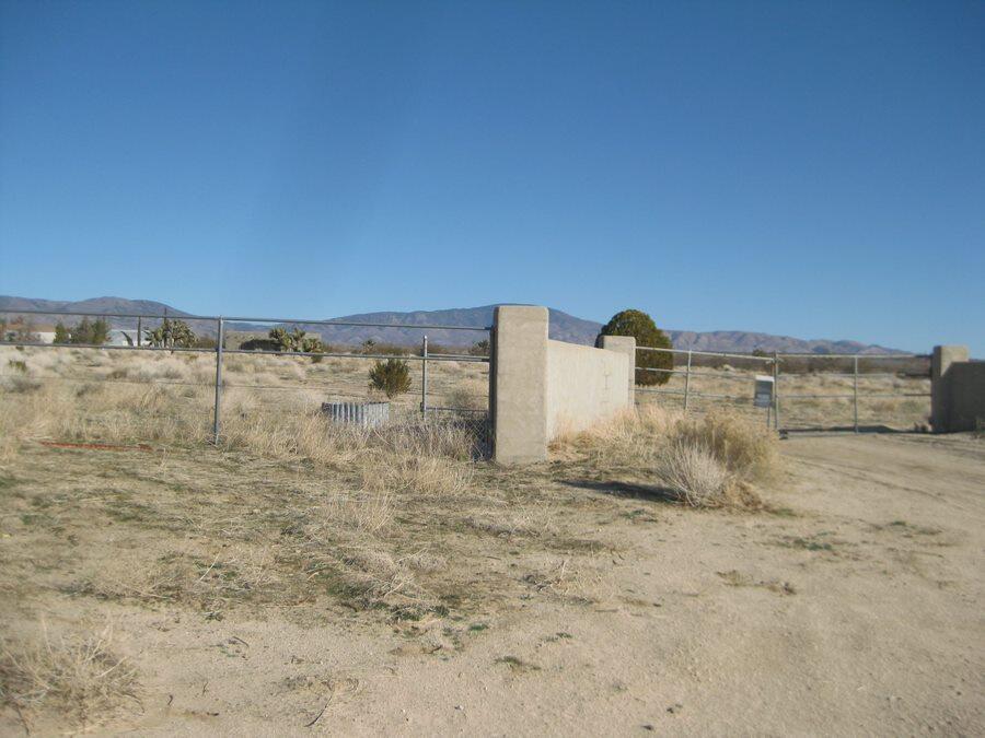 Gaskell Road Rosamond, CA 93560 - Photo 50 of 50 a view of wooden floor