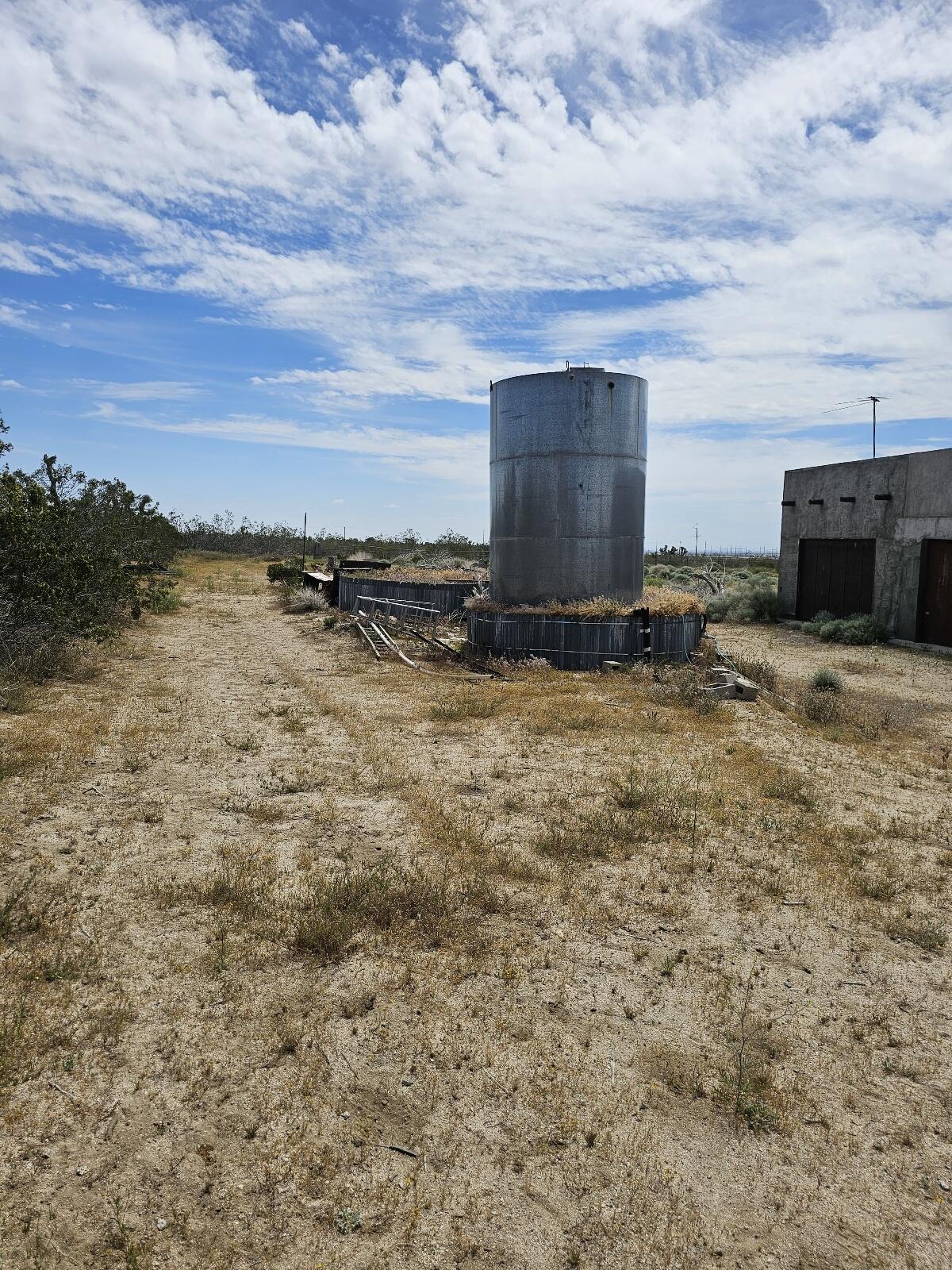 Gaskell Road Rosamond, CA 93560 - Photo 10 of 50 a view of a terrace